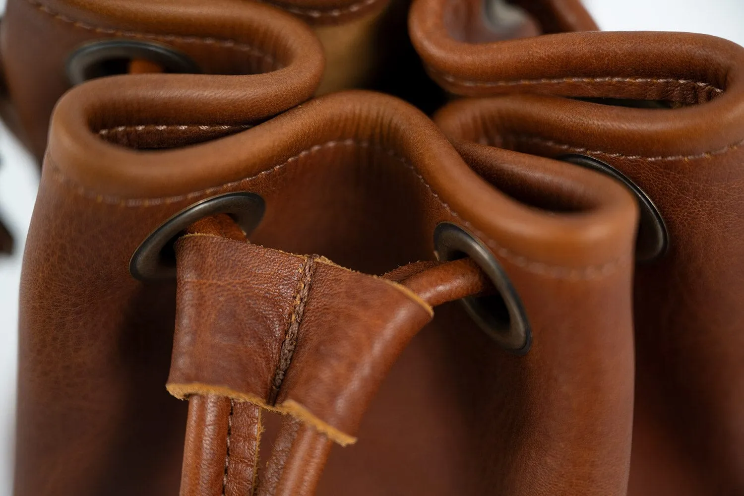 LEATHER BUCKET BAG - SMALL - COBALT BISON