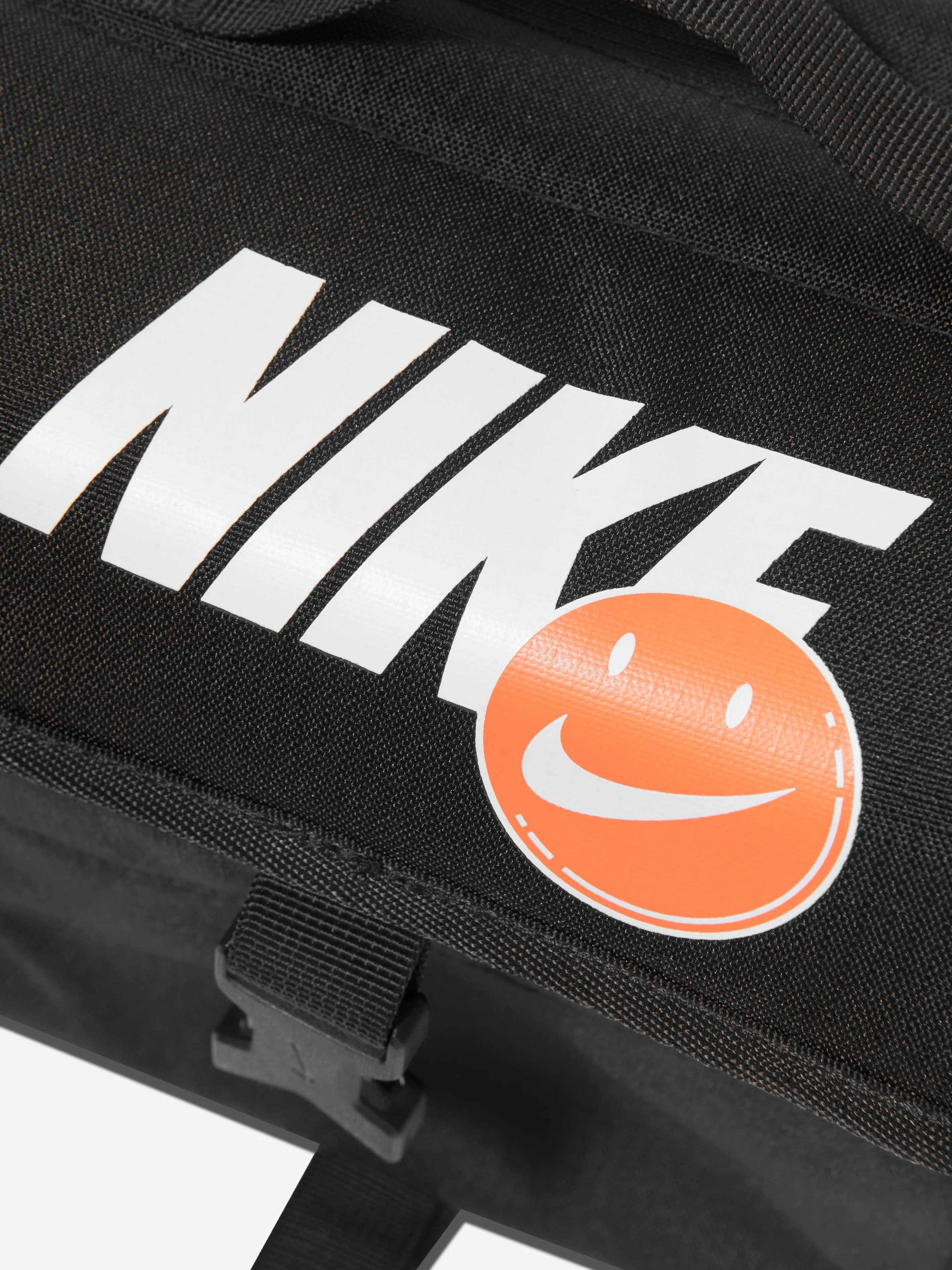 Nike Boys Swoosh Smile Lunch Bag in Black