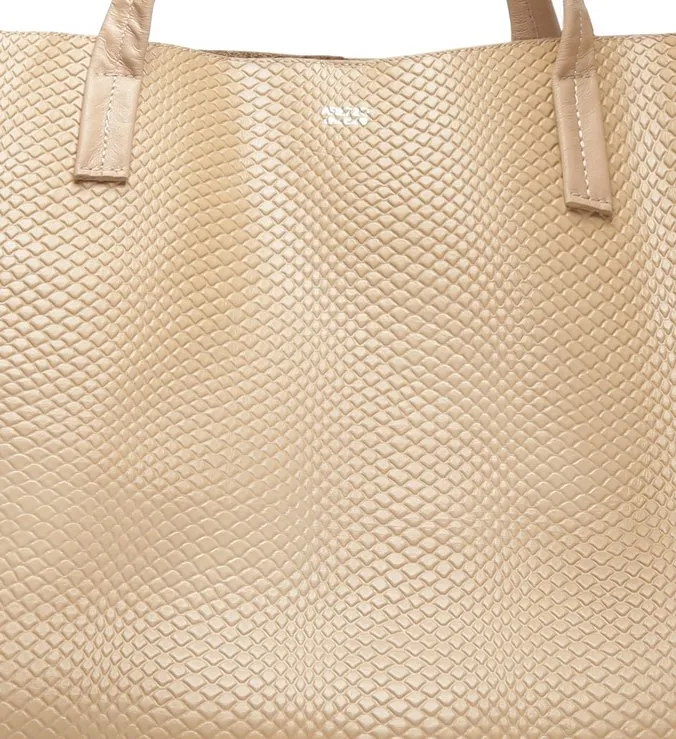 Purse Shopping Nude Leather Wire